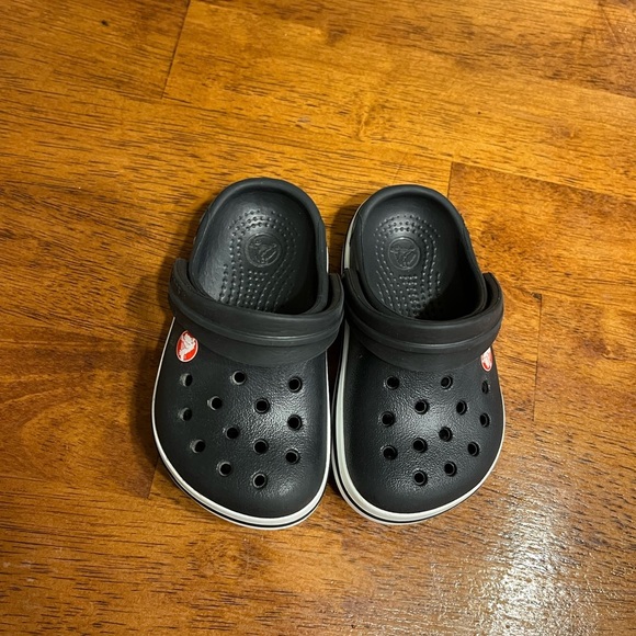 Crocs Classic black toddler clog shoes size 4-5 - Picture 5 of 10